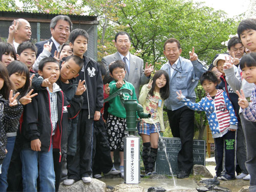 京都市立美豆小学校にて緊急用対策井戸を寄贈